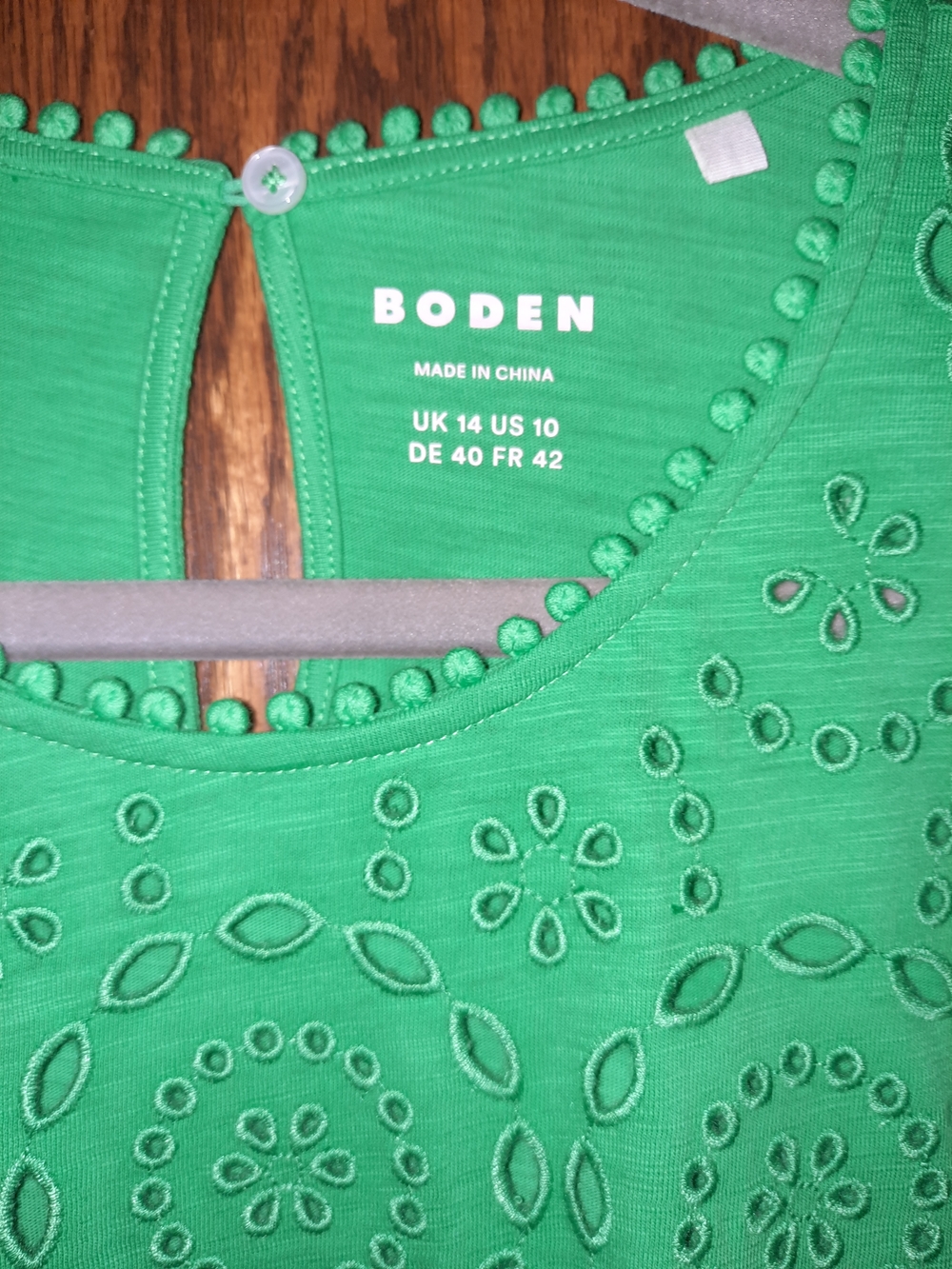 Boden Bright Green Eyelet-Trim Short Sleeve Tee Size 10 NWOT - Picture 2 of 5